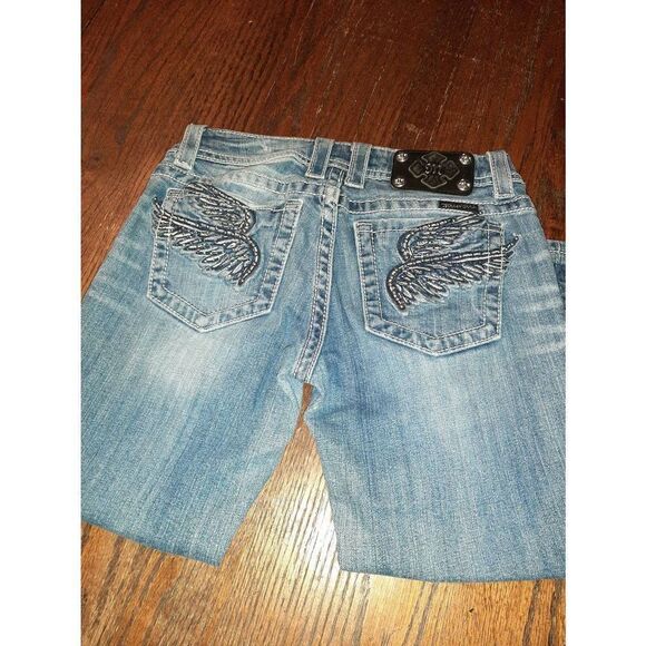 Size 27 Miss Me Denim Capri Blue Jean with Embellished Pockets Angel Wings - Picture 3 of 10